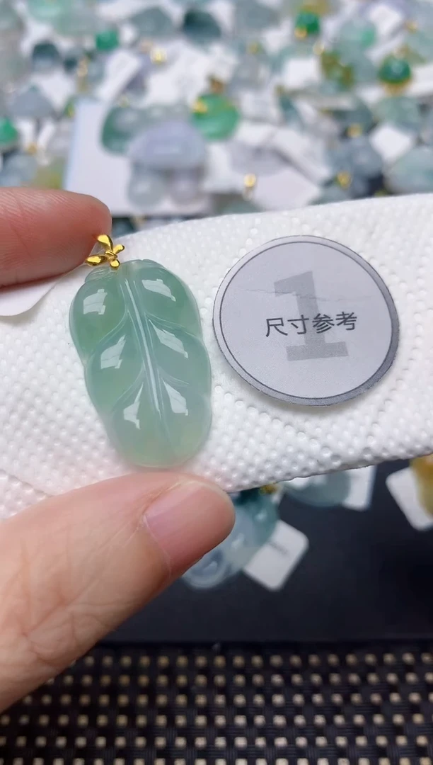 颈饰18K金镶嵌翡翠天然缅甸A货翡翠