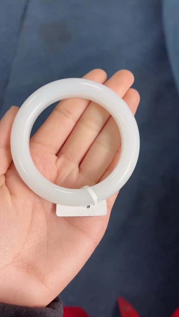 【闪购商品】和田玉手镯未镶嵌山流水55圈口