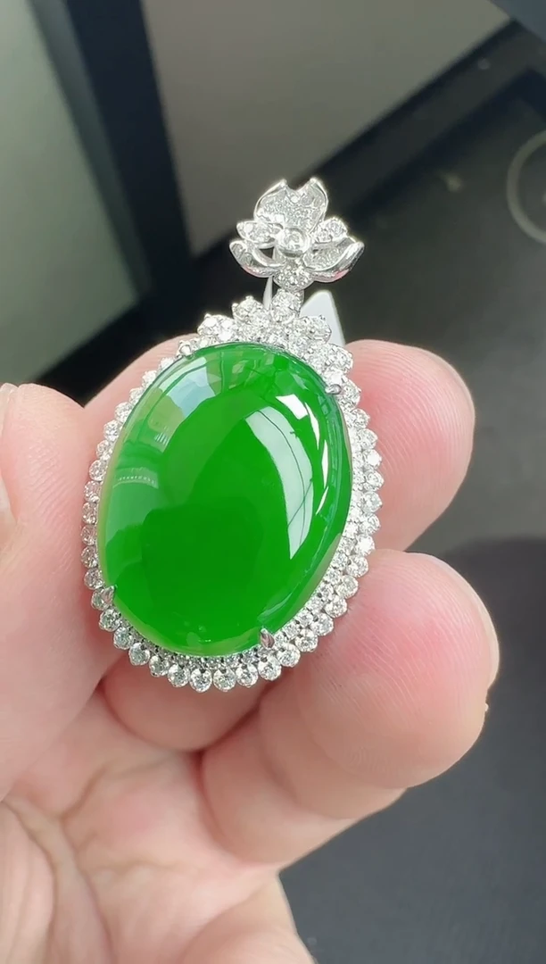 颈饰18K金镶嵌翡翠寄售回流，24小时鉴赏期