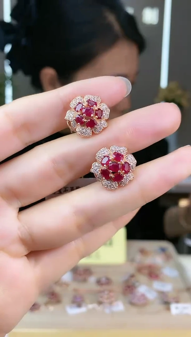 【闪购商品】红宝石耳饰银S925镶嵌耳饰