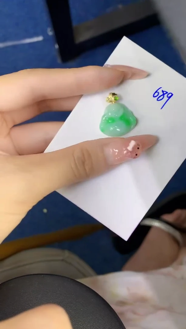 颈饰未镶嵌翡翠缅甸天然翡翠A货