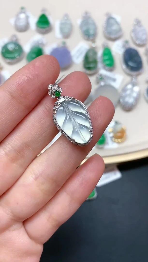 【闪购商品】翡翠吊坠(不含链)18K金镶嵌A3|6800