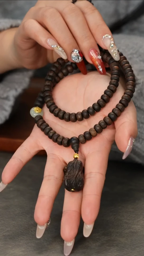 【闪购商品】沉香木手串富森红土古漏料搭沉香木雕白菜设计珍藏款