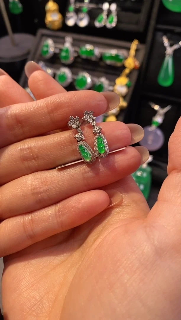 18K金镶嵌翡翠耳饰福豆耳坠5205211