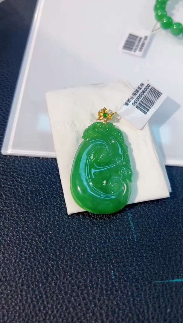 颈饰18K金镶嵌翡翠 缅料A货/支持复检/一件