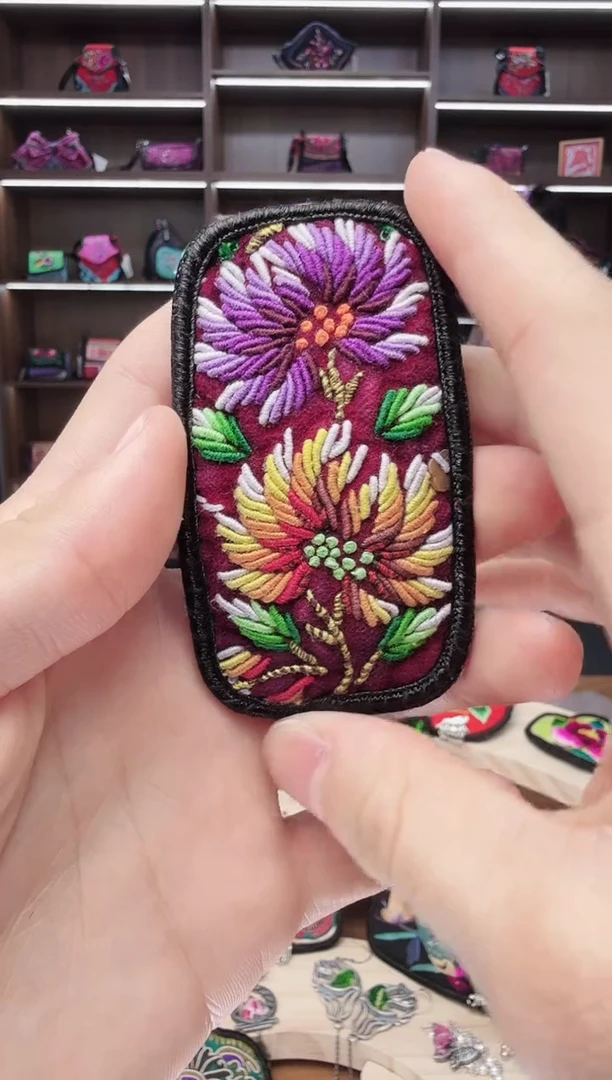 织绣20蒙阿苏苗绣传承店