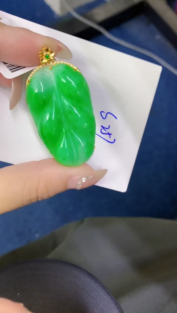 颈饰18K金镶嵌翡翠缅甸天然翡翠a货