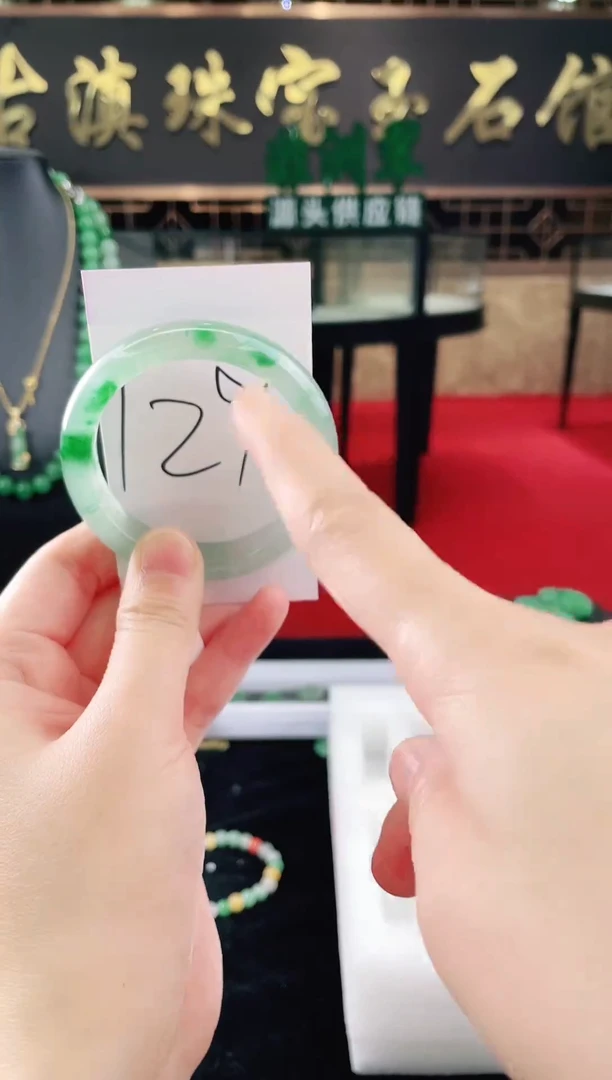 未镶嵌手镯石英质玉（非洲翠）微瑕介意勿拍