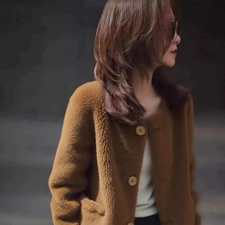 2025巨好看的卡其色羊羔毛外套女秋冬季高级感韩系摇粒绒加厚上衣