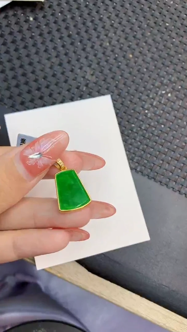 颈饰未镶嵌翡翠1