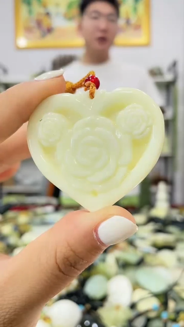 岫玉未镶嵌吊坠