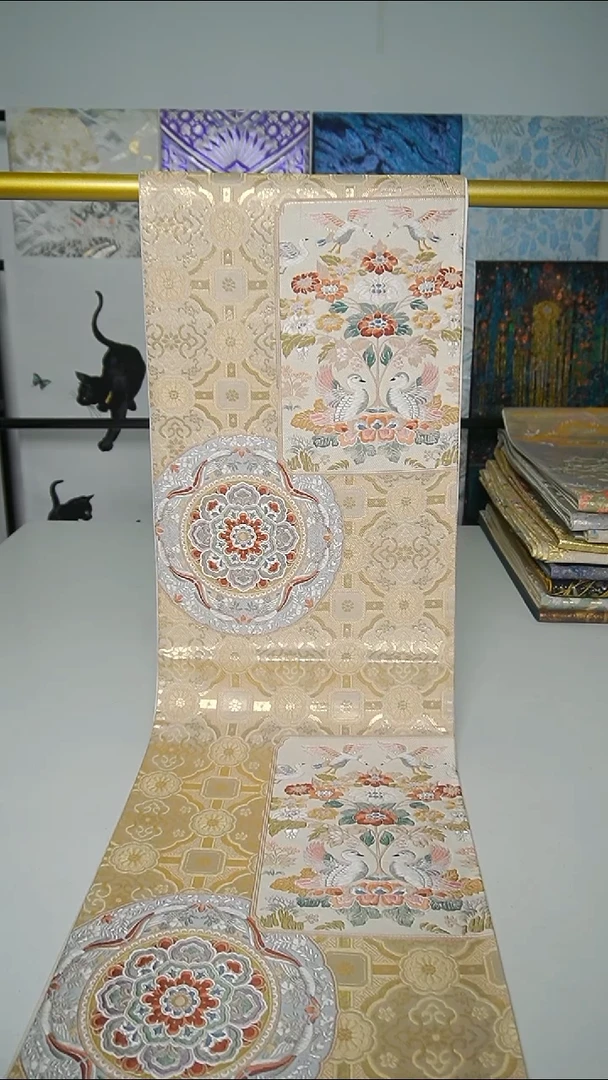 织绣织锦12花树双鸟宝箱
