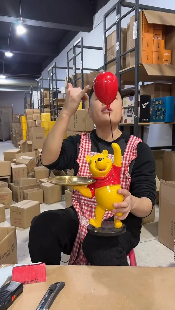 【闪购商品】杯树脂维尼举气球托盘摆件