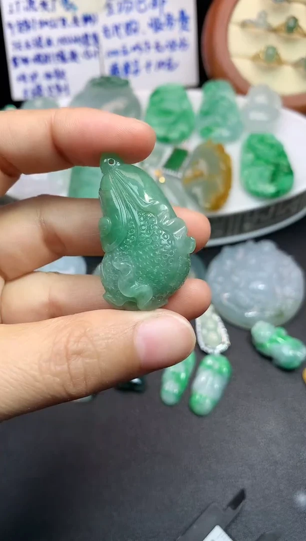 颈饰未镶嵌翡翠吊坠