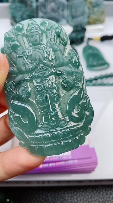 翡翠未镶嵌颈饰