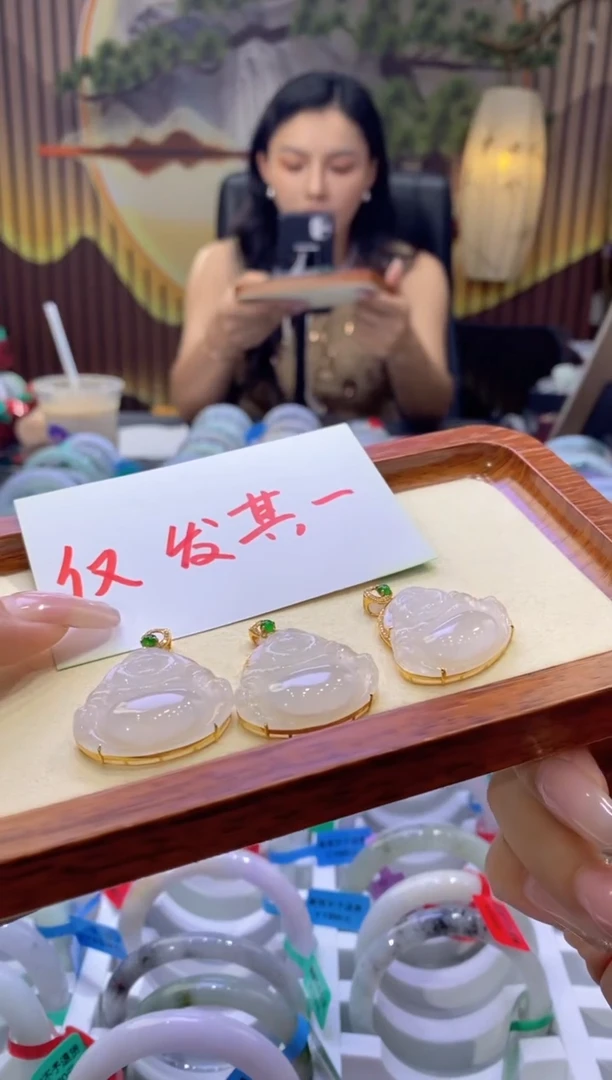 翡翠18K金镶嵌颈饰多样性仅发其一5993