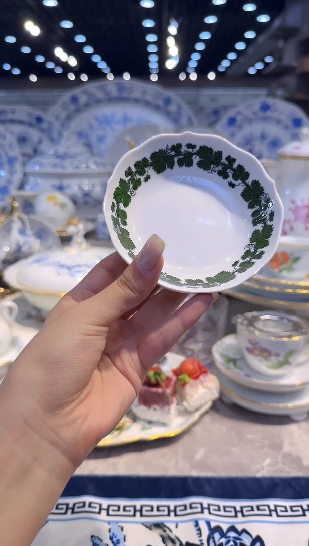 骨瓷娜娜中古瓷器如图所示7