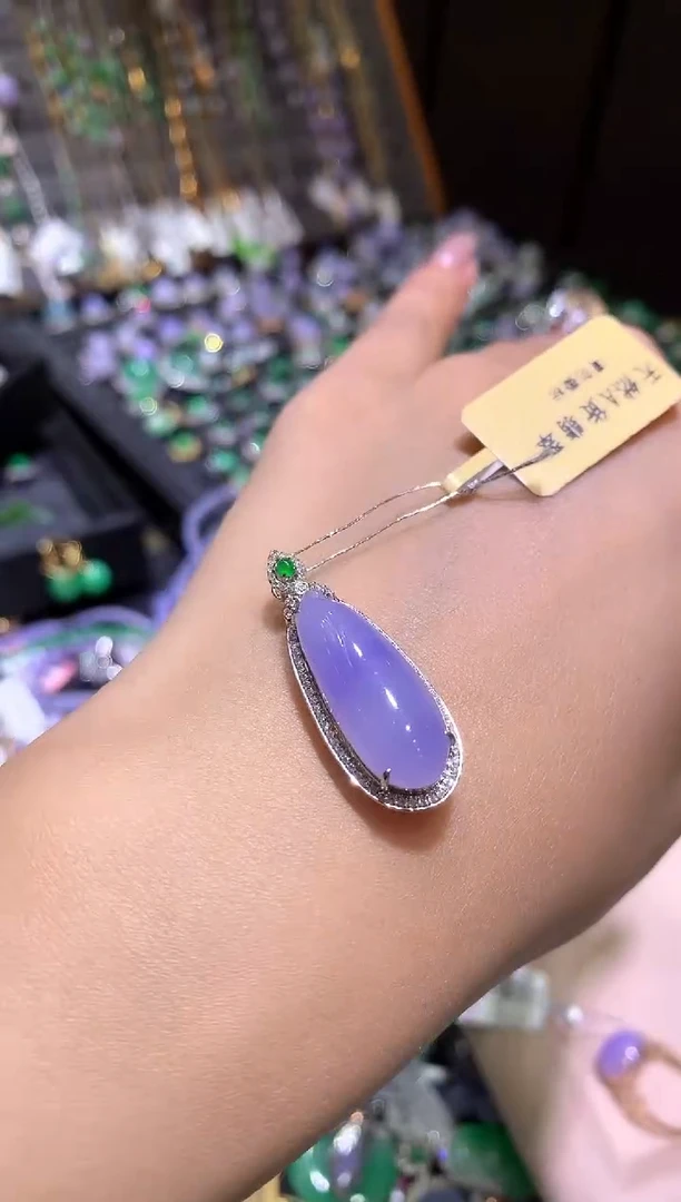 【闪购商品】翡翠吊坠(不含链)18K金镶嵌福瓜