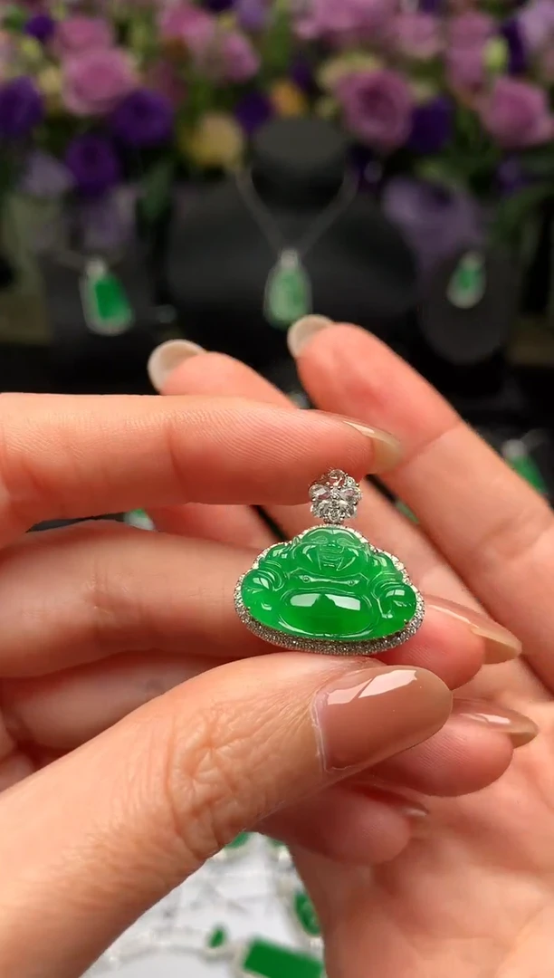 颈饰18K金镶嵌翡翠佛公