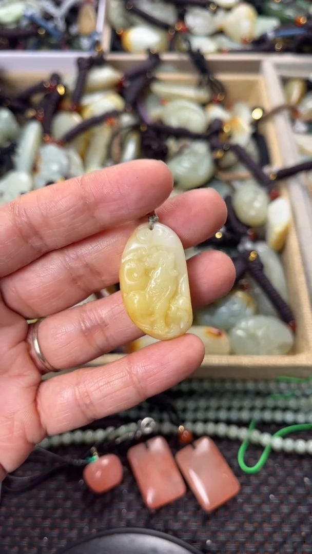 【闪购商品】和田玉颈饰未镶嵌多样性发货没有证书拍一发一有瑕