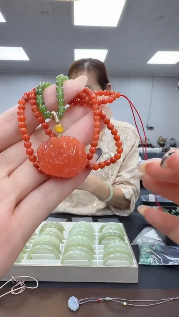 颈饰未镶嵌南红玛瑙多样性发其一z