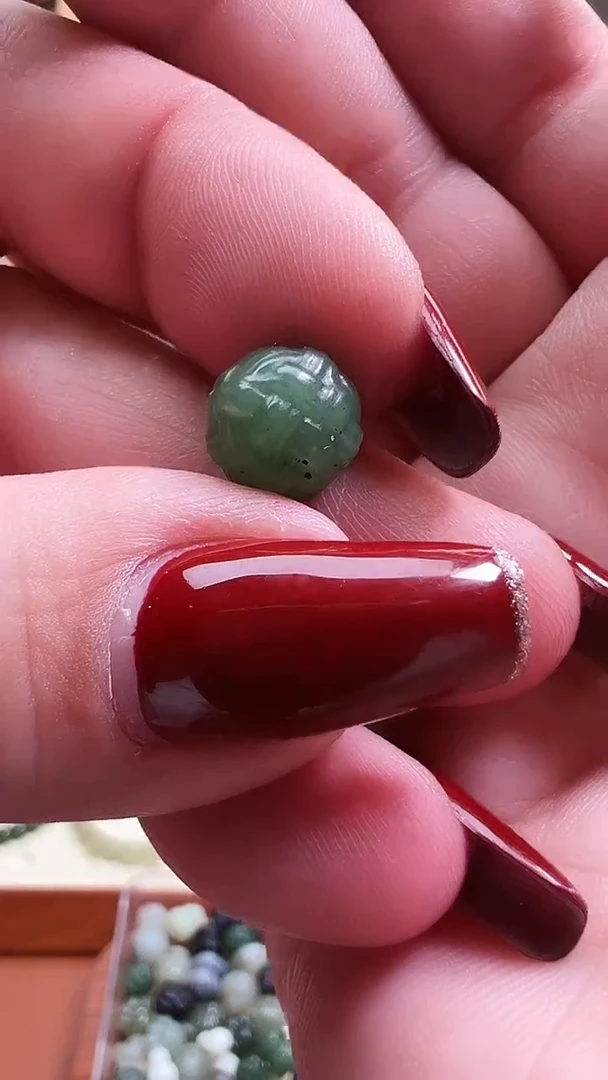 颈饰未镶嵌和田玉10mm左右碧玉核桃一个