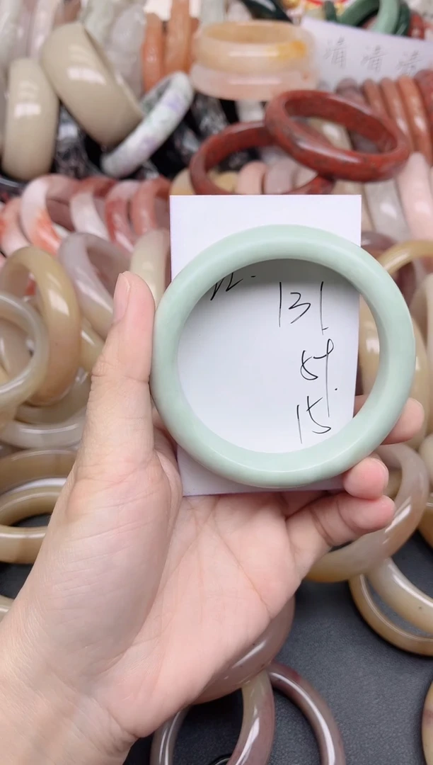 未镶嵌手镯石英质玉131