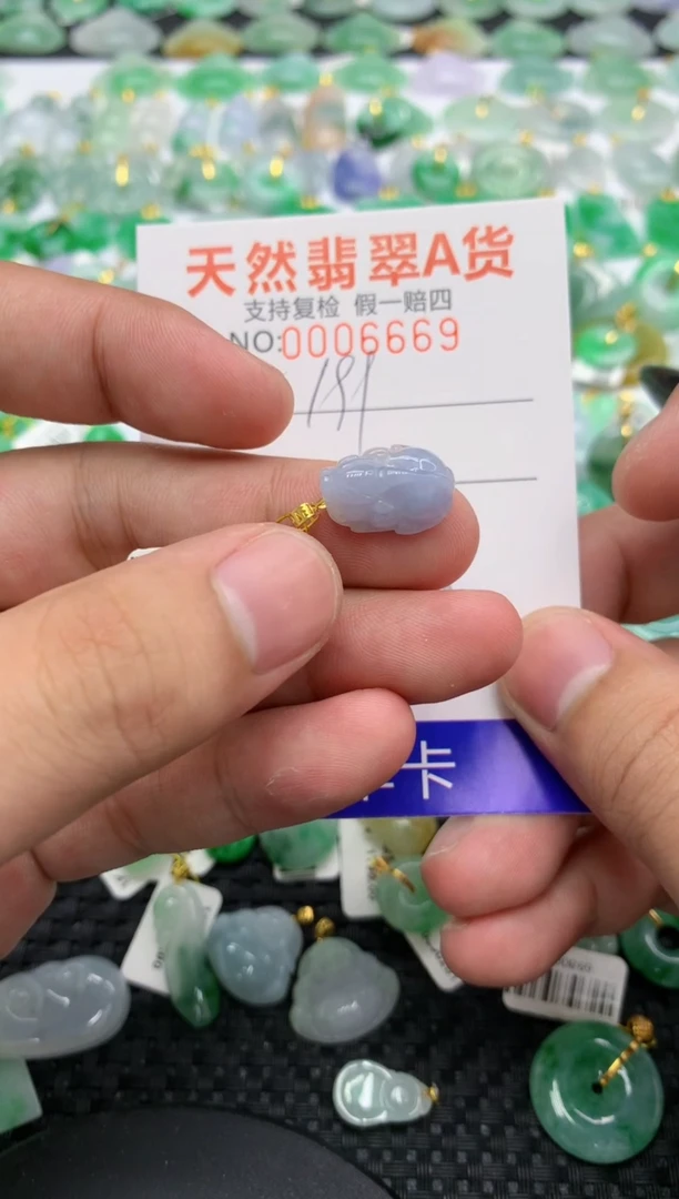 翡翠18K金镶嵌颈饰1111111111111