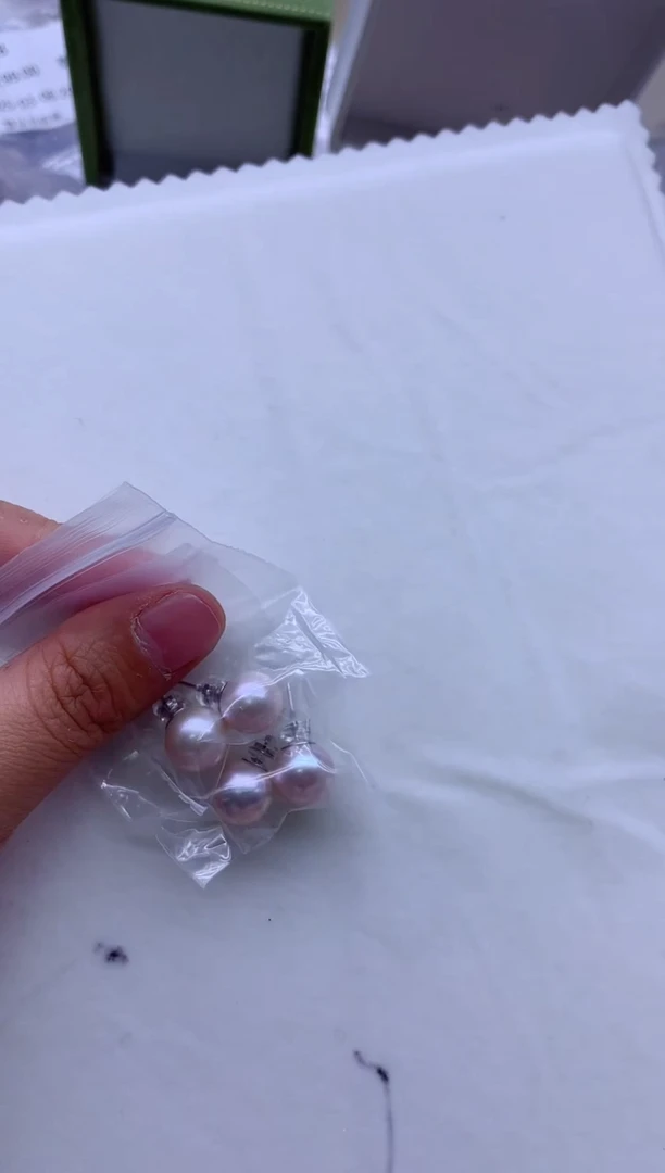 【闪购商品】银S925镶嵌淡水珍珠耳钉多发其一