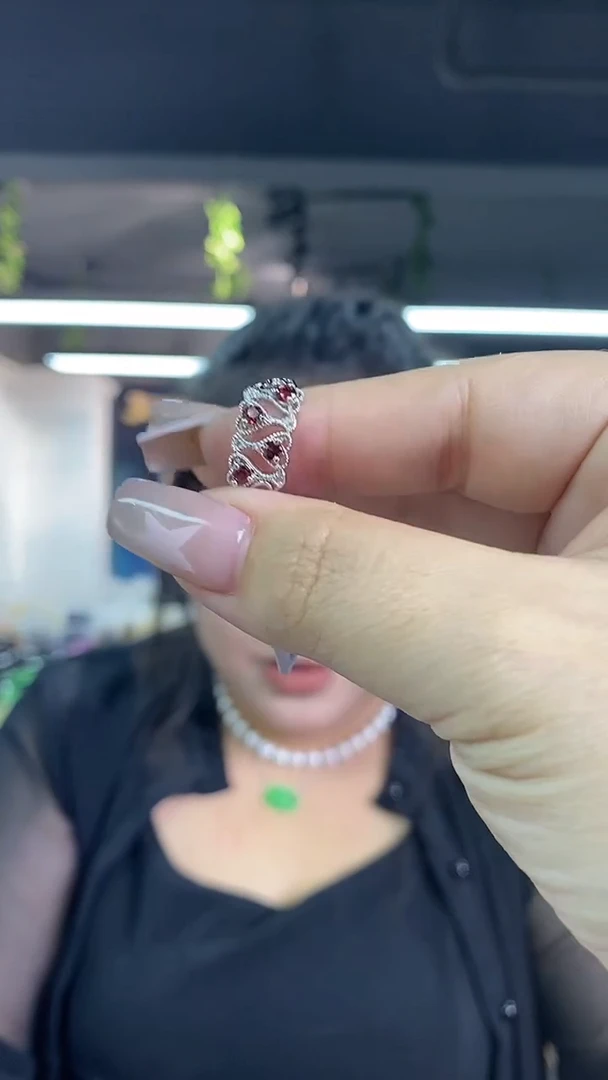 石榴石戒指未镶嵌多样性发其一颜色微差