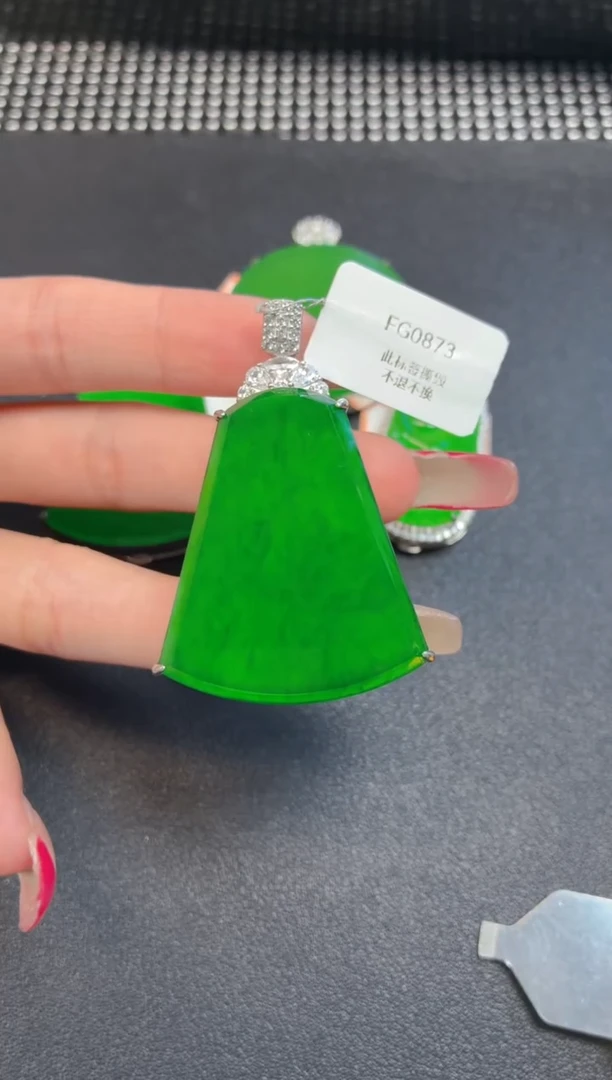 颈饰银S925镶嵌翡翠吊坠