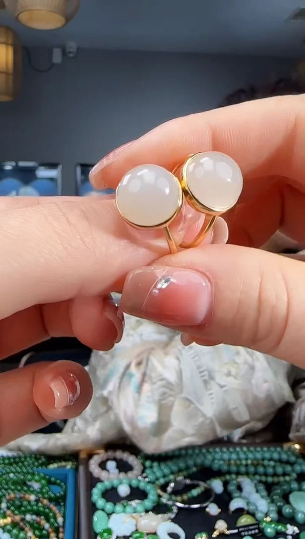 银S925镶嵌戒指和田玉发一个