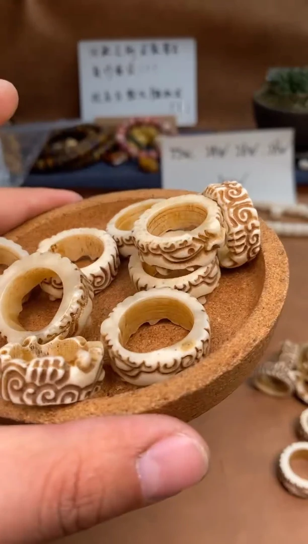 【闪购商品】牛骨其他P1073-瑞兽扳指-有棕裂