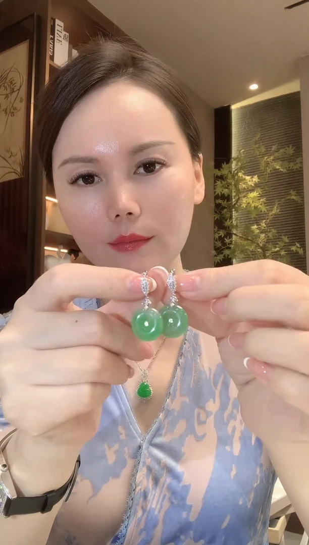 18K金镶嵌翡翠耳饰C72