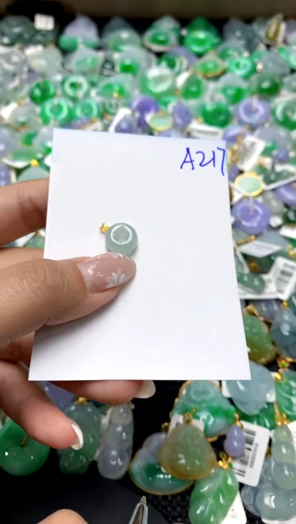 【闪购商品】翡翠颈饰18K金镶嵌1111111111111