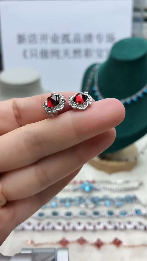 银S925镶嵌耳饰石榴石044ZB1120产品一个（多样性）