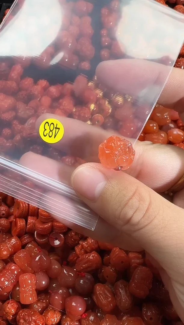 颈饰未镶嵌南红玛瑙1