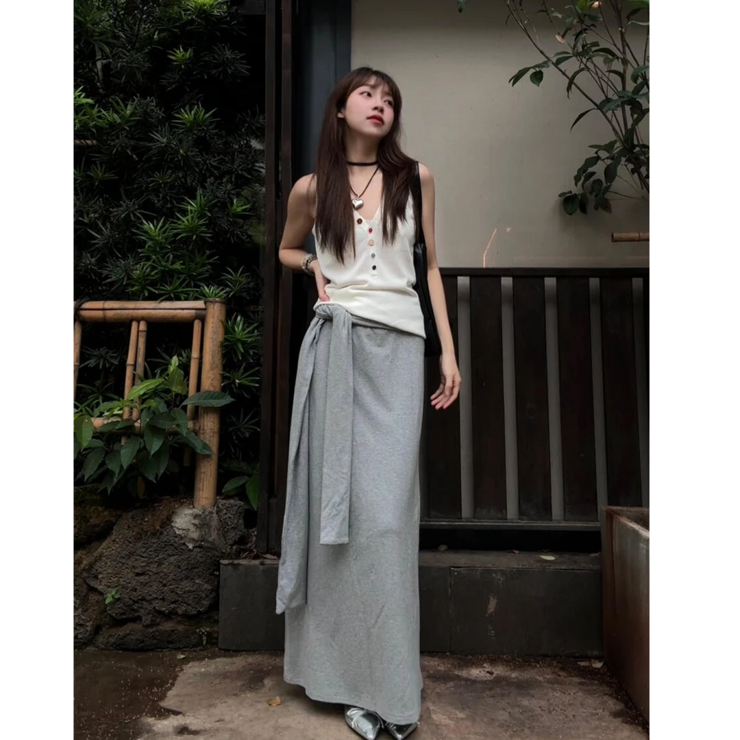 2025夏季新款时尚美式V领背心设计感单边扣上衣搭高腰半身裙套装