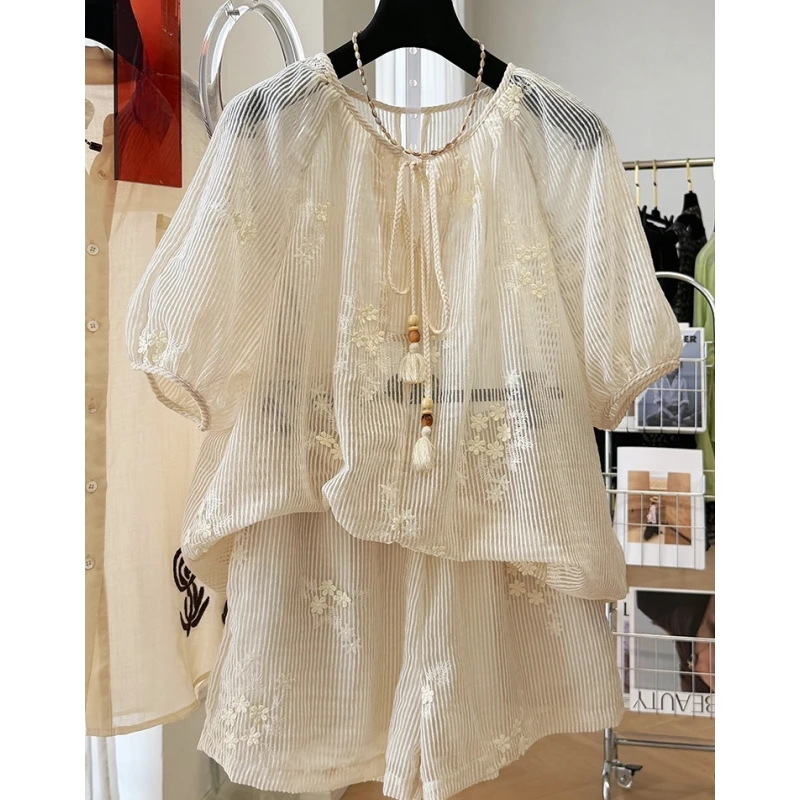 巨好看的夏装套装2025超火一整套气质小衫短裤独特漂亮两件套女薄