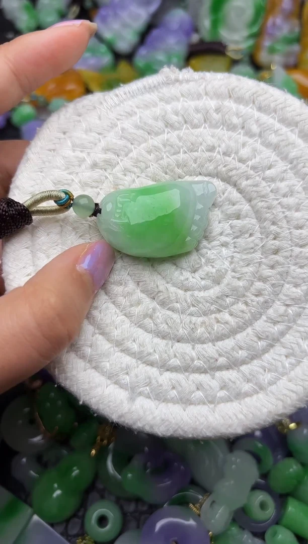 颈饰未镶嵌翡翠缅甸翡翠吊坠