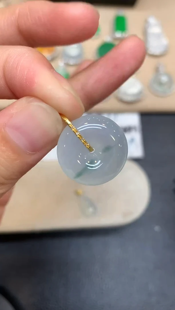 颈饰18K金镶嵌翡翠平安扣【无服务费