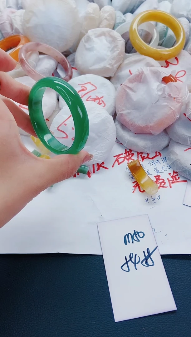 石英质玉手镯未镶嵌M50-54-55