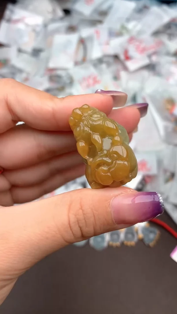 未镶嵌挂件翡翠—