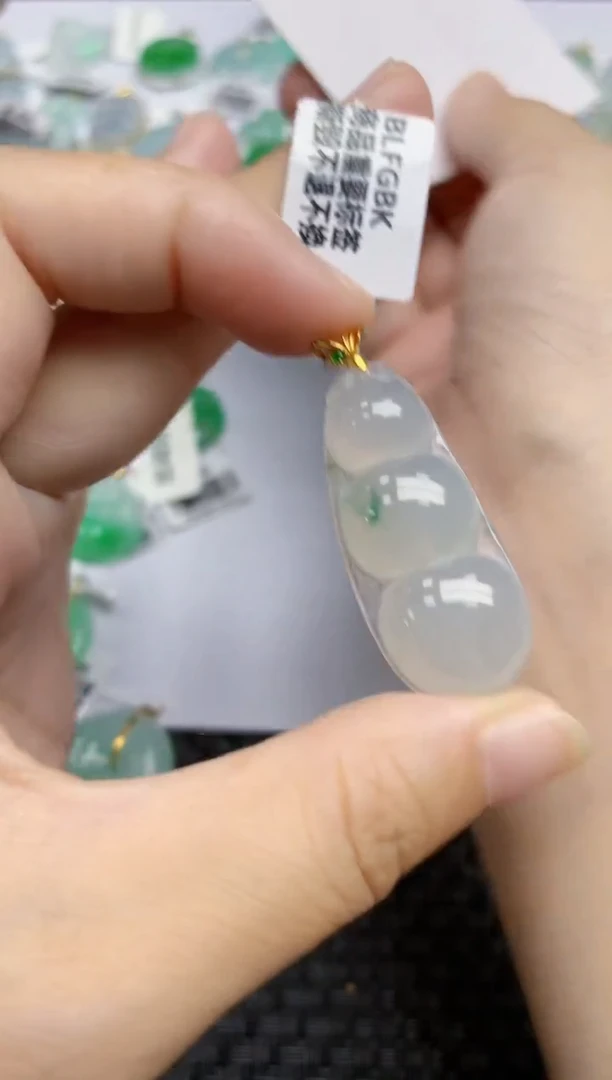 翡翠18K金镶嵌颈饰天然翡翠A货