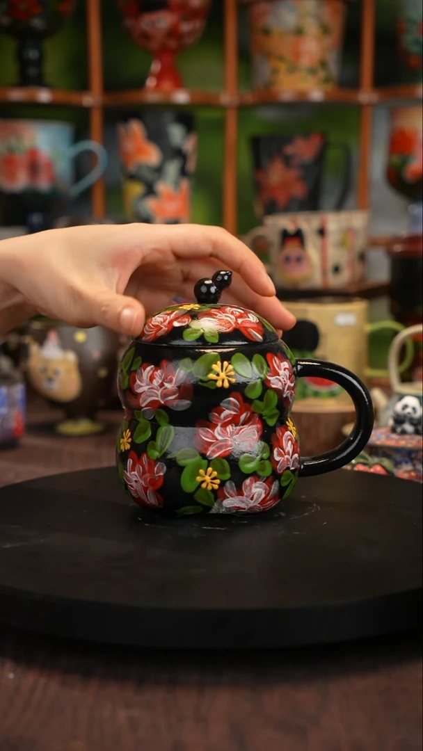 釉下手绘陶瓷杯子
