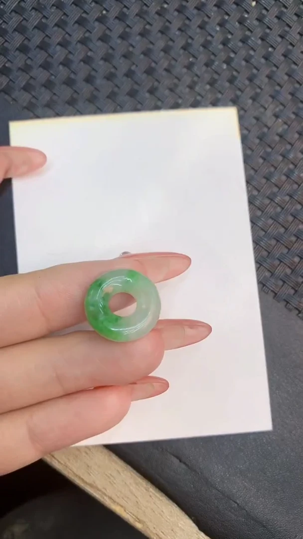 颈饰未镶嵌翡翠1