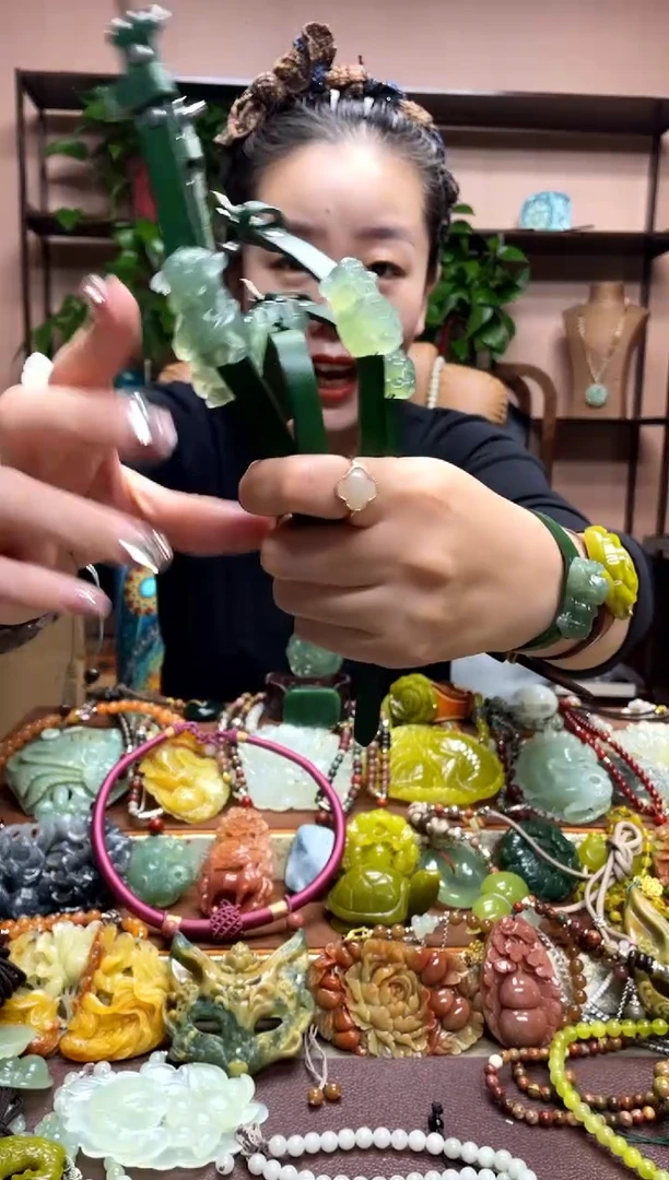 未镶嵌岫玉吊坠多样性发货发其中之一