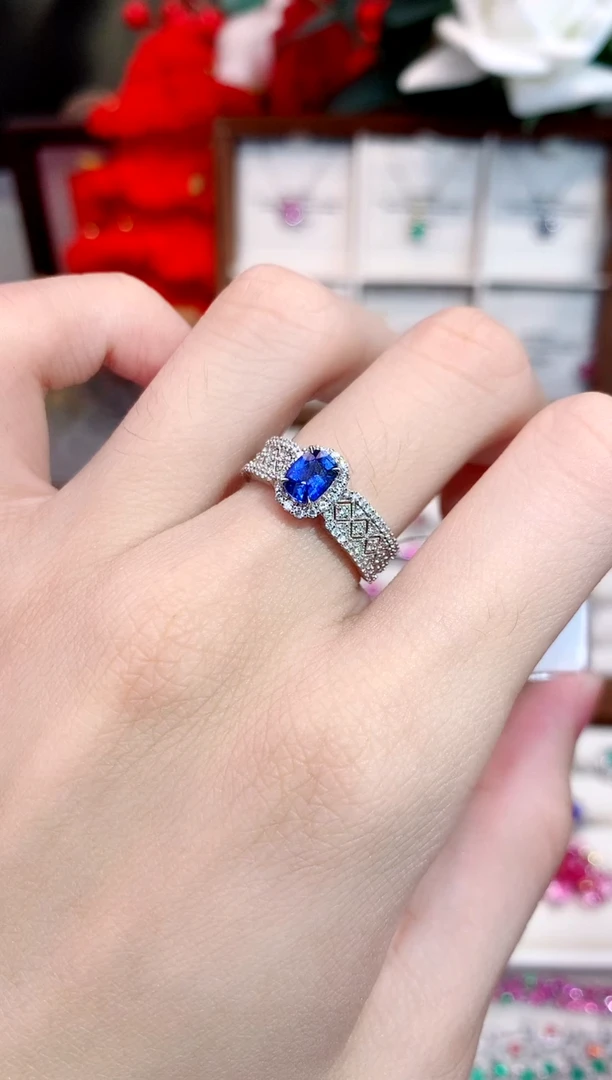 戒指蓝宝石18K金镶嵌0.76ct/天然宝石/七天无理由