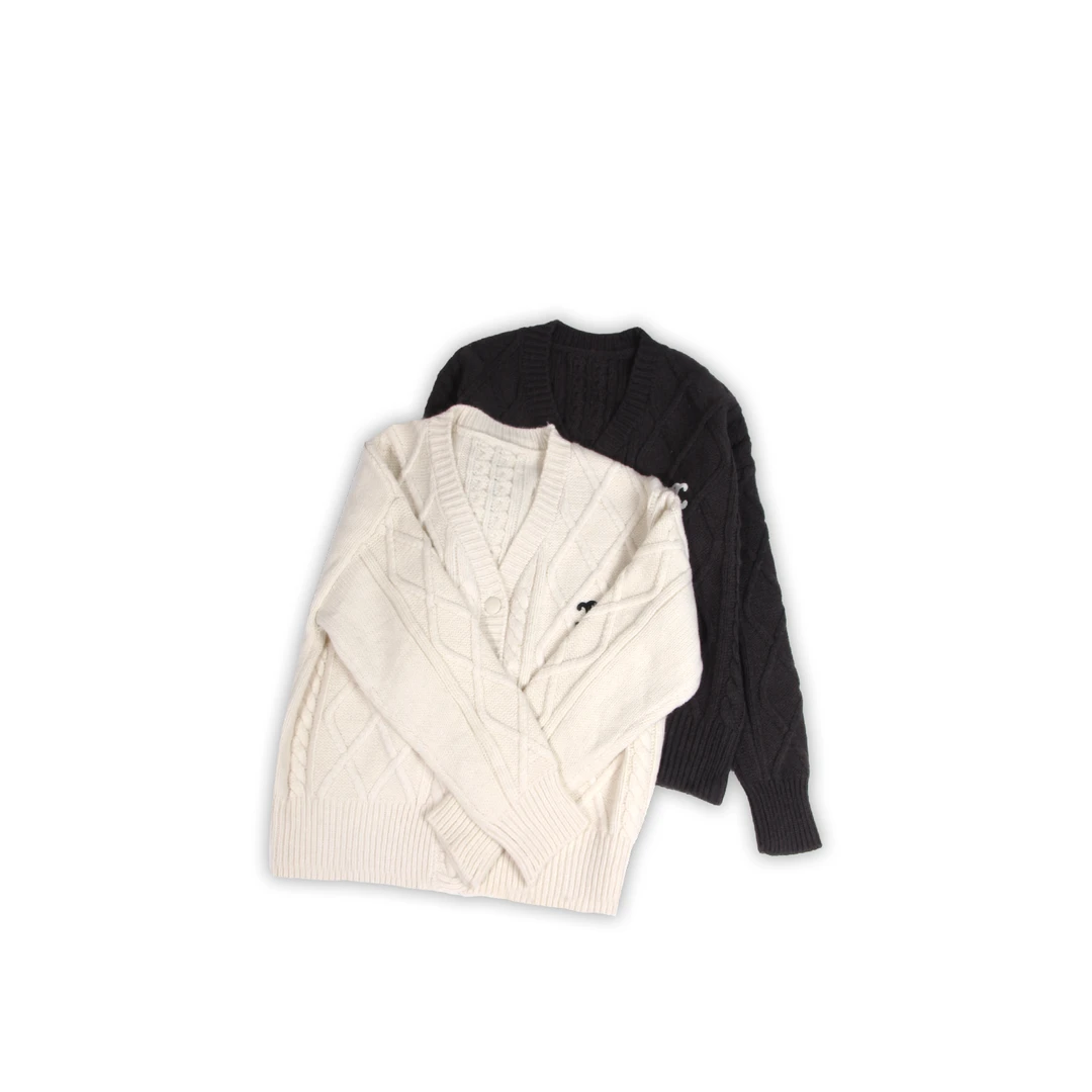 凯特丝蓓1382#麻花菱格V领针织开衫女冬新款毛衣外套