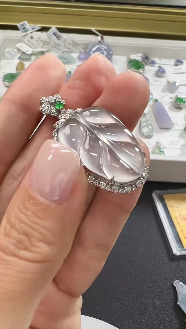 颈饰18K金镶嵌翡翠KLYN1205-013